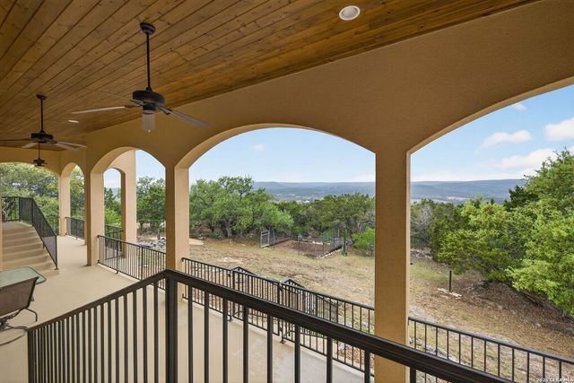 1076 SADDLEBACK RIDGE TRL, Bandera, TX 78003