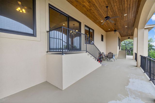 1076 SADDLEBACK RIDGE TRL, Bandera, TX 78003
