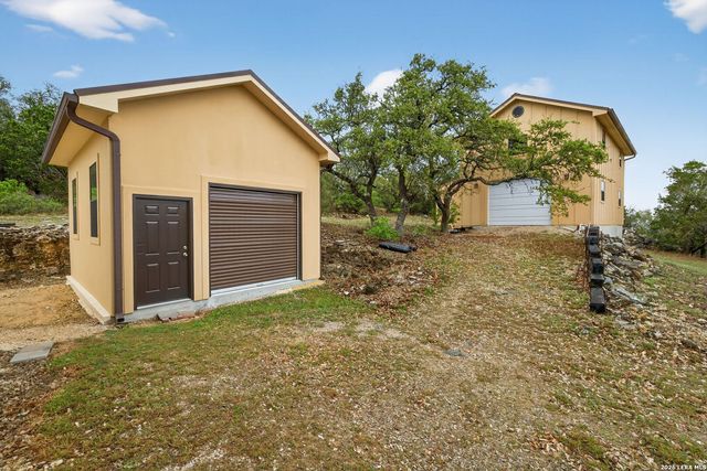 1076 SADDLEBACK RIDGE TRL, Bandera, TX 78003