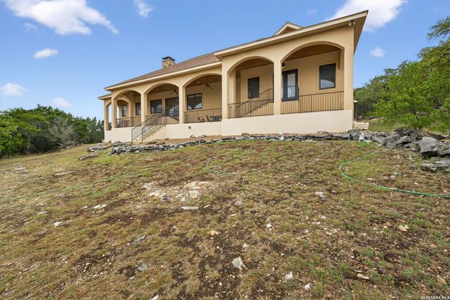 1076 SADDLEBACK RIDGE TRL, Bandera, TX 78003