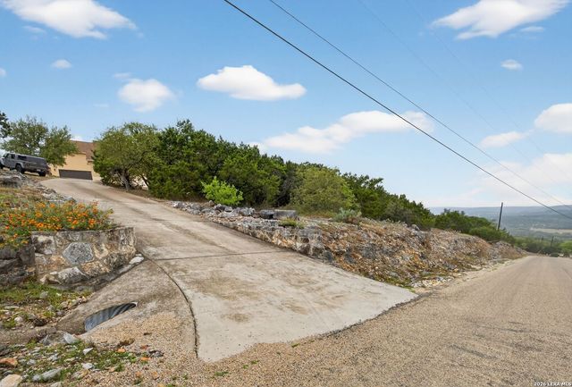 1076 SADDLEBACK RIDGE TRL, Bandera, TX 78003