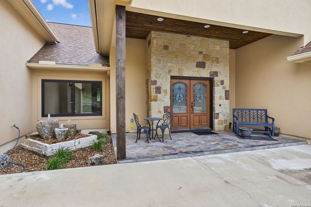 1076 SADDLEBACK RIDGE TRL, Bandera, TX 78003