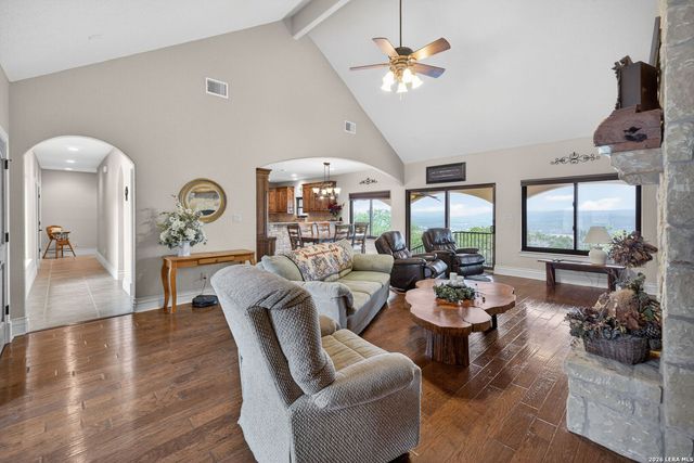 1076 SADDLEBACK RIDGE TRL, Bandera, TX 78003