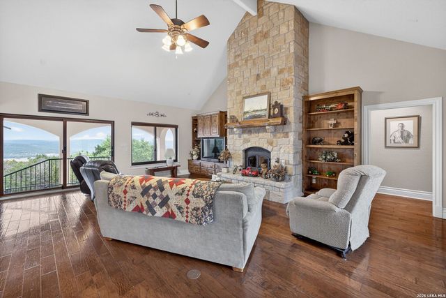 1076 SADDLEBACK RIDGE TRL, Bandera, TX 78003