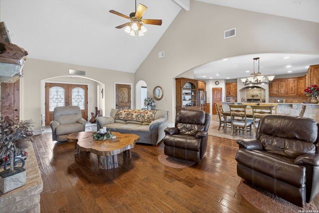 1076 SADDLEBACK RIDGE TRL, Bandera, TX 78003