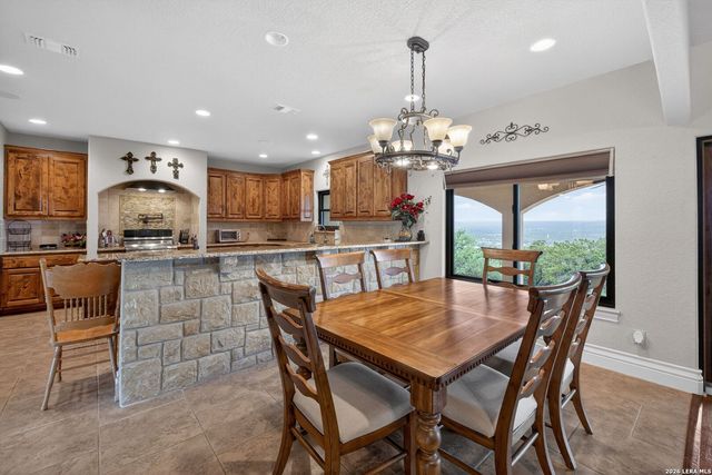 1076 SADDLEBACK RIDGE TRL, Bandera, TX 78003