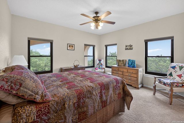 1076 SADDLEBACK RIDGE TRL, Bandera, TX 78003