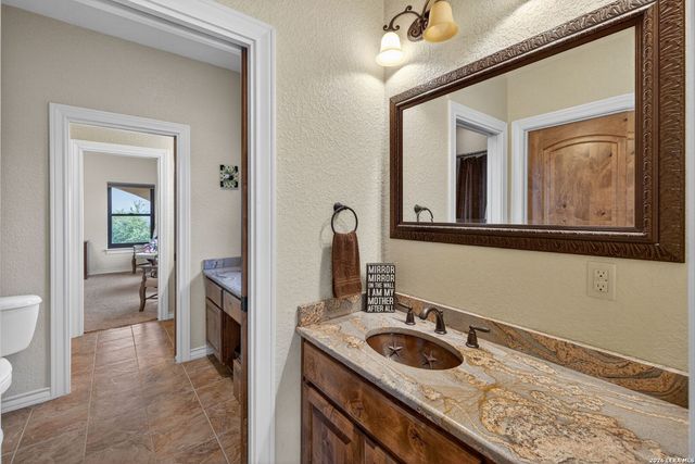1076 SADDLEBACK RIDGE TRL, Bandera, TX 78003