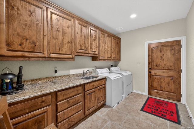 1076 SADDLEBACK RIDGE TRL, Bandera, TX 78003