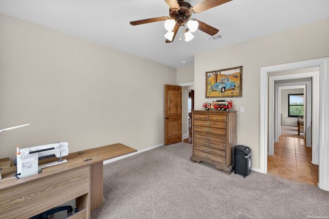 1076 SADDLEBACK RIDGE TRL, Bandera, TX 78003