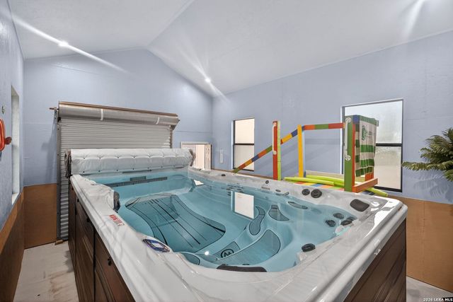 1076 SADDLEBACK RIDGE TRL, Bandera, TX 78003