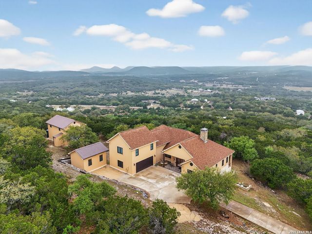 1076 SADDLEBACK RIDGE TRL, Bandera, TX 78003