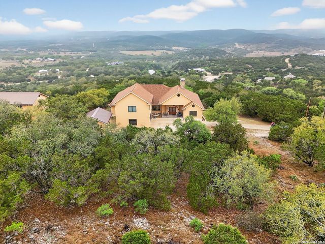 1076 SADDLEBACK RIDGE TRL, Bandera, TX 78003