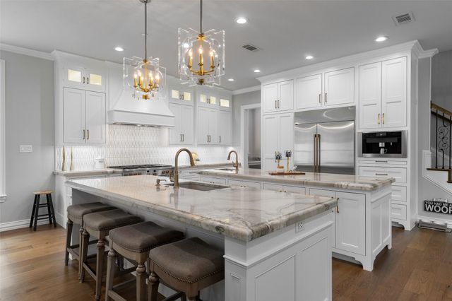 1313 CHATSWORTH Court E, Colleyville, TX 76034