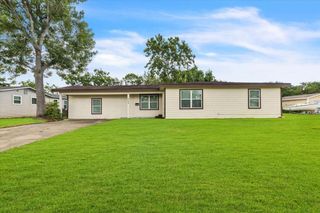 503 Azalea Street, Lake Jackson, TX 77566