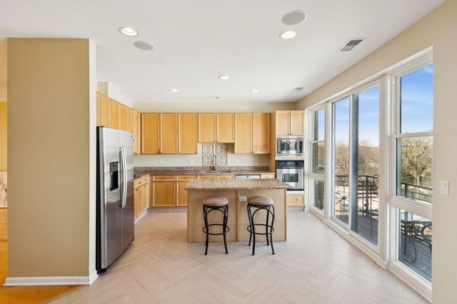 7748 N Sheridan Road 5, Chicago, IL 60626