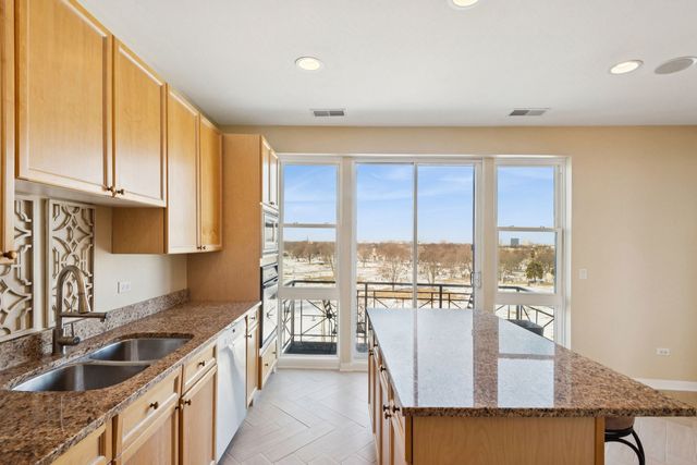 7748 N Sheridan Road 5, Chicago, IL 60626