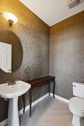 7748 N Sheridan Road 5, Chicago, IL 60626