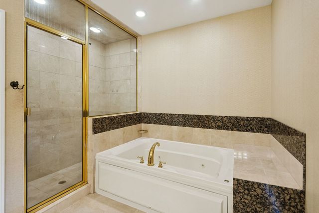 7748 N Sheridan Road 5, Chicago, IL 60626