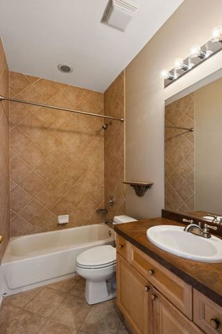 7748 N Sheridan Road 5, Chicago, IL 60626