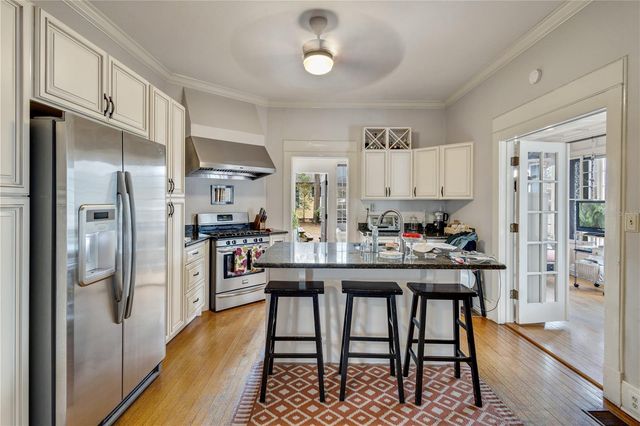 824 E UNIVERSITY AVENUE, Gainesville, FL 32601