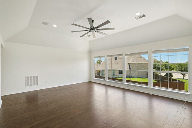 1045 Sir Lancelot Circle, Lewisville, TX 75056