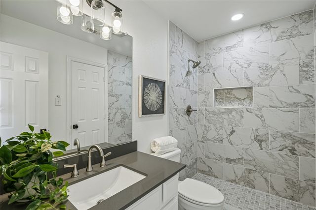 1045 Sir Lancelot Circle, Lewisville, TX 75056