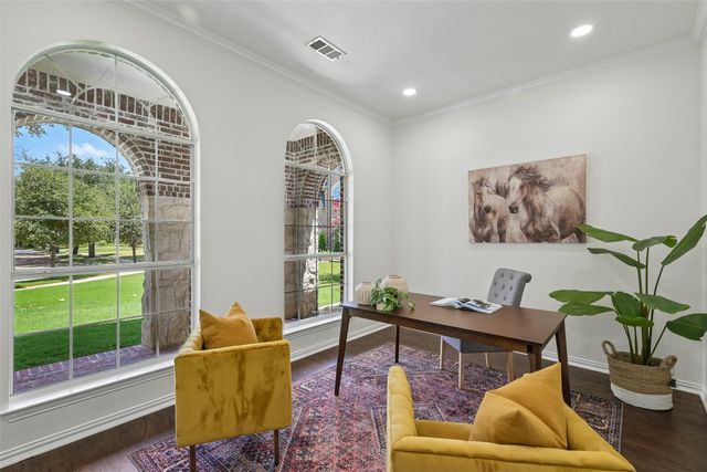 1045 Sir Lancelot Circle, Lewisville, TX 75056