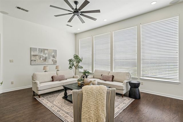 1045 Sir Lancelot Circle, Lewisville, TX 75056