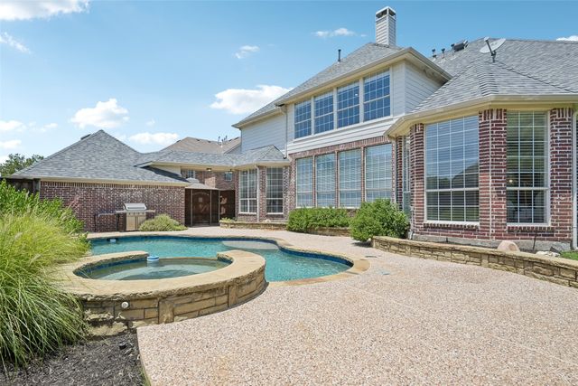 1045 Sir Lancelot Circle, Lewisville, TX 75056