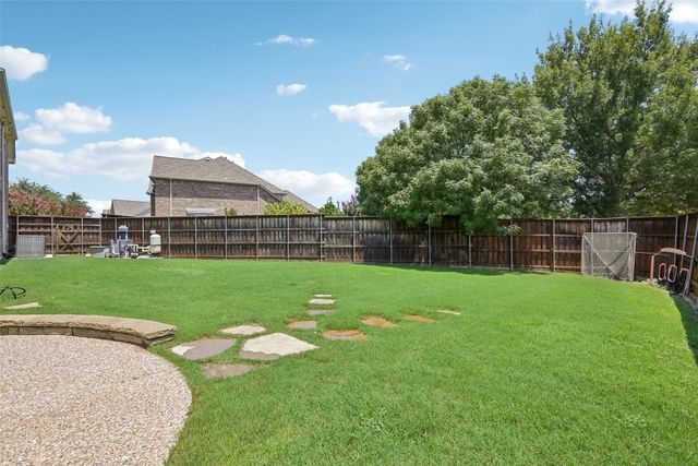 1045 Sir Lancelot Circle, Lewisville, TX 75056
