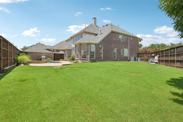 1045 Sir Lancelot Circle, Lewisville, TX 75056