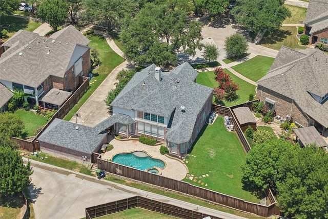 1045 Sir Lancelot Circle, Lewisville, TX 75056