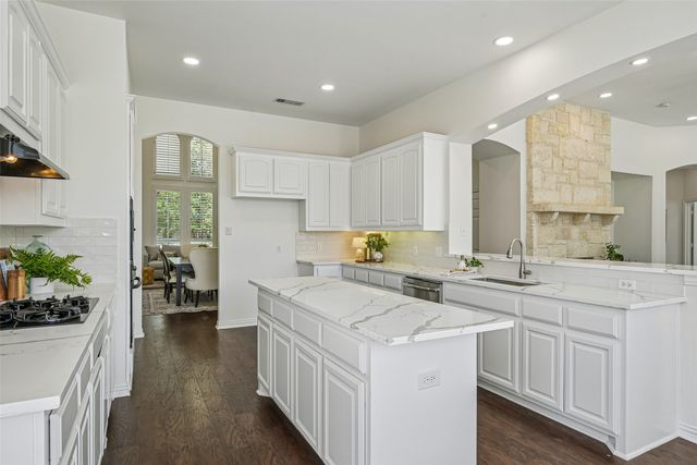 1045 Sir Lancelot Circle, Lewisville, TX 75056