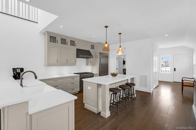 15 Honeysuckle Lane, Rye Brook, NY 10573