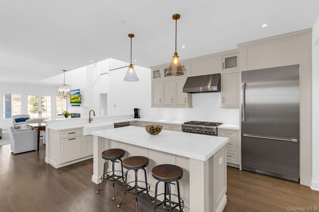 15 Honeysuckle Lane, Rye Brook, NY 10573