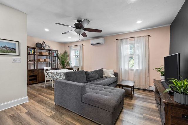 17 Woodbine Rd, Weymouth, MA 02189