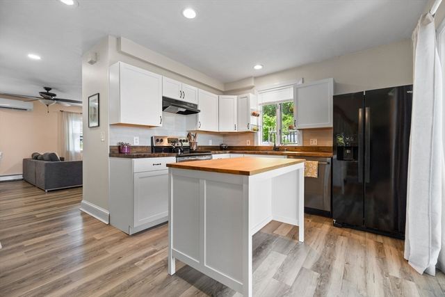 17 Woodbine Rd, Weymouth, MA 02189