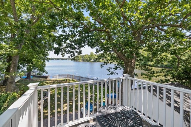 17 Woodbine Rd, Weymouth, MA 02189