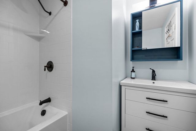 17 Woodbine Rd, Weymouth, MA 02189