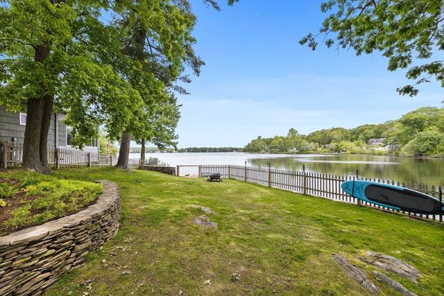 17 Woodbine Rd, Weymouth, MA 02189
