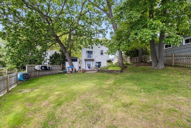 17 Woodbine Rd, Weymouth, MA 02189