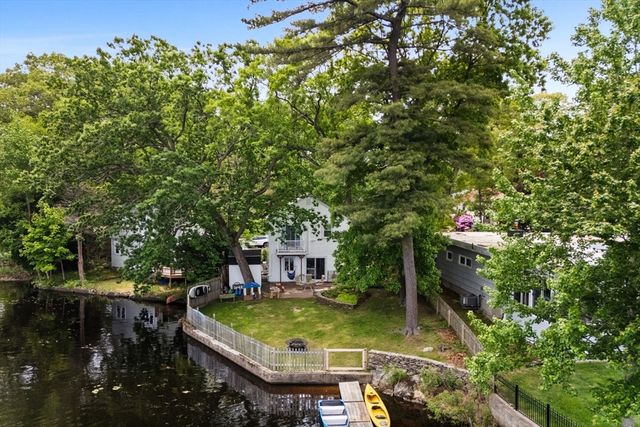 17 Woodbine Rd, Weymouth, MA 02189