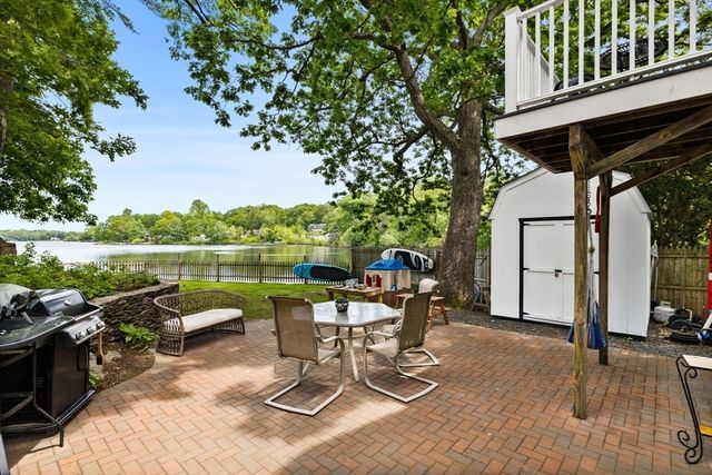 17 Woodbine Rd, Weymouth, MA 02189