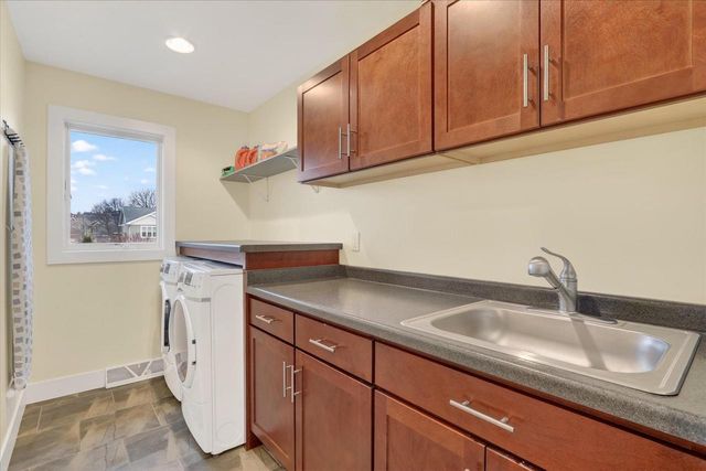 673 Prairie Grass Road, Oregon, WI 53575