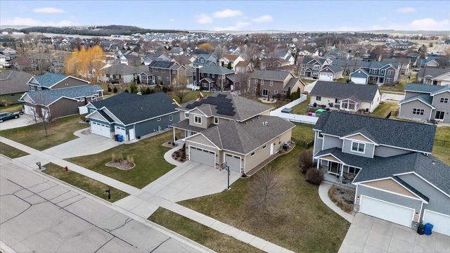 673 Prairie Grass Road, Oregon, WI 53575