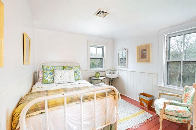 1331 Main Street, Cotuit, MA 02635