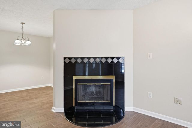 6112-B HOSKINS HOLLOW CIR, Centreville, VA 20121