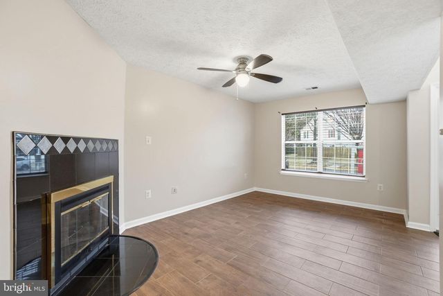 6112-B HOSKINS HOLLOW CIR, Centreville, VA 20121