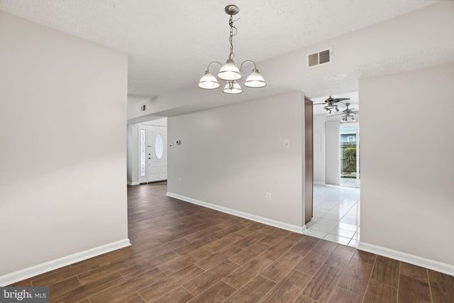 6112-B HOSKINS HOLLOW CIR, Centreville, VA 20121